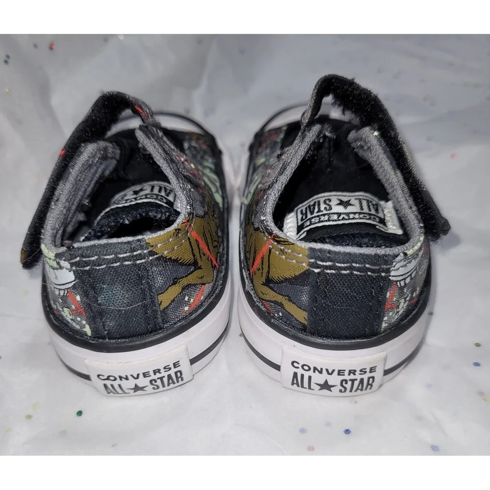 Converse Chuck Taylor All Star Baby Shoes Dinosaur Print Velcro Strap Size‎ 2